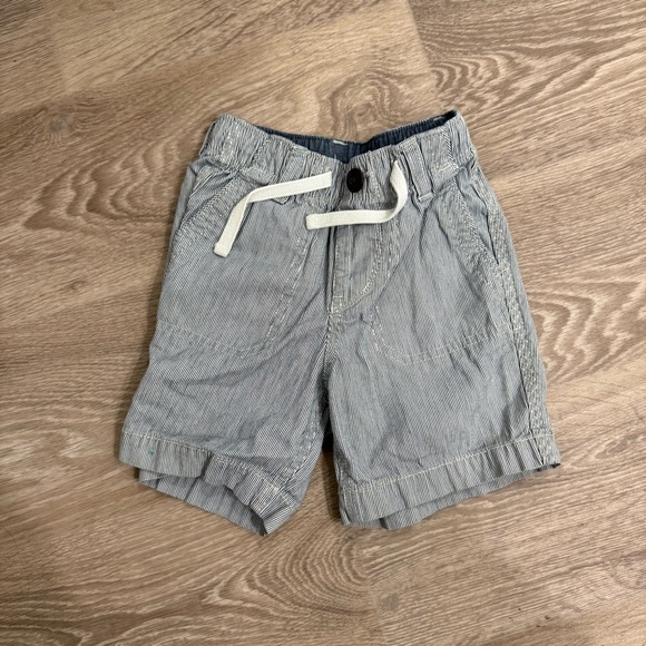Baby GAP  Gray Pinstripe Shorts Seersucker Size 2T - Picture 1 of 6